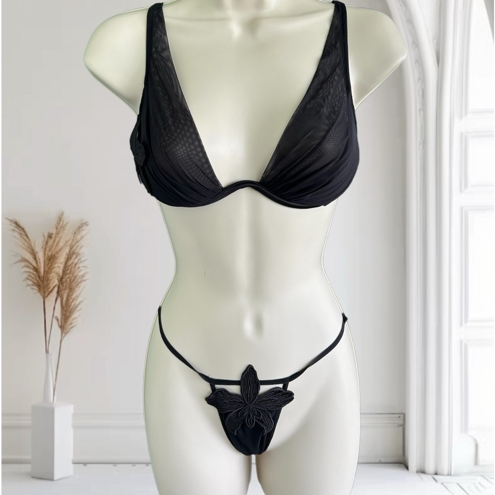 Victoria’s Secret Vintage 2 piece set, 2004  Very Sexy Collection.